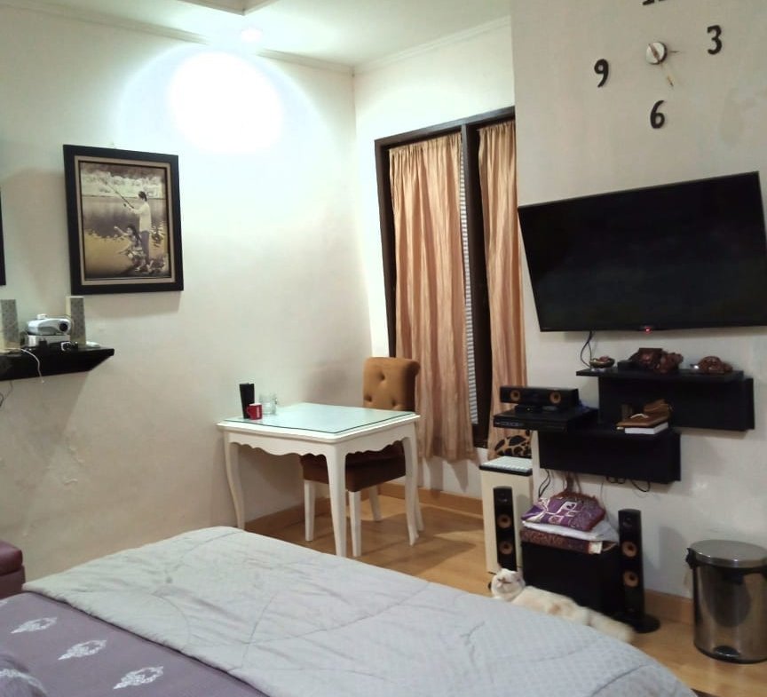 Rumah 2 ,5 Lantai Di Cluster Harapan Indah Bekasi Barat (Semi Furnish)