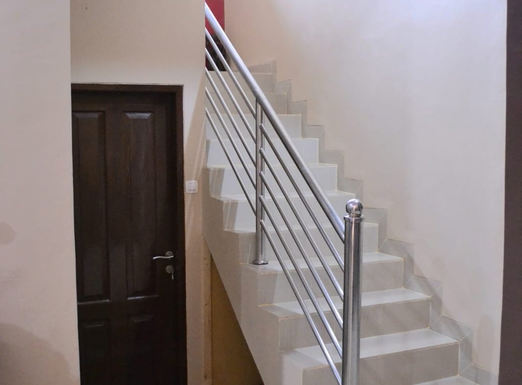 Rumah 2 ,5 Lantai Di Cluster Harapan Indah Bekasi Barat (Semi Furnish)