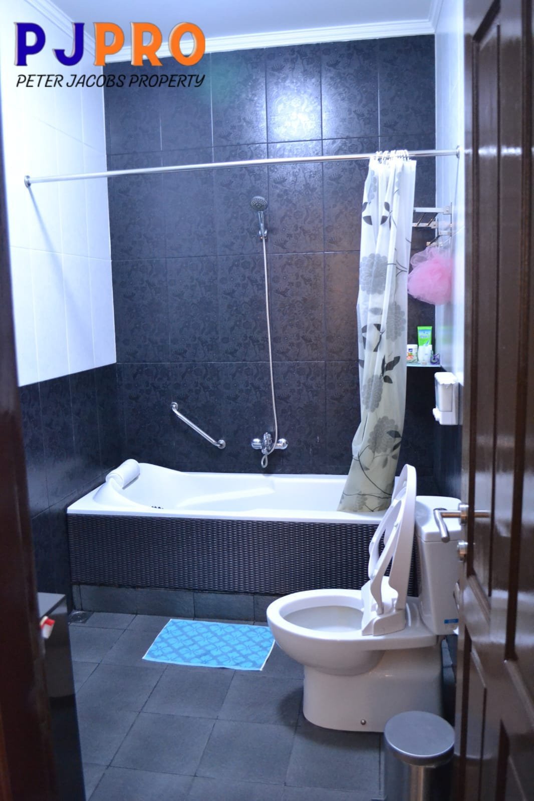 Rumah 2 ,5 Lantai Di Cluster Harapan Indah Bekasi Barat (Semi Furnish)