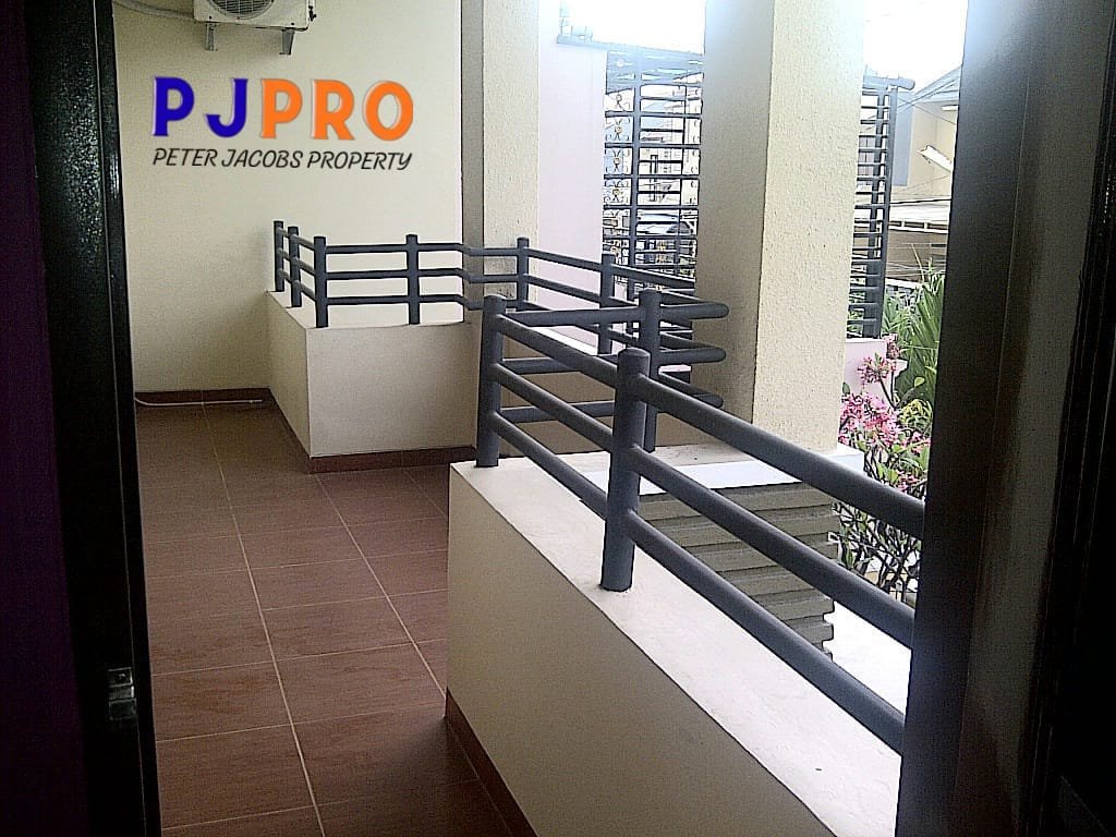 Rumah 2 ,5 Lantai Di Cluster Harapan Indah Bekasi Barat (Semi Furnish)
