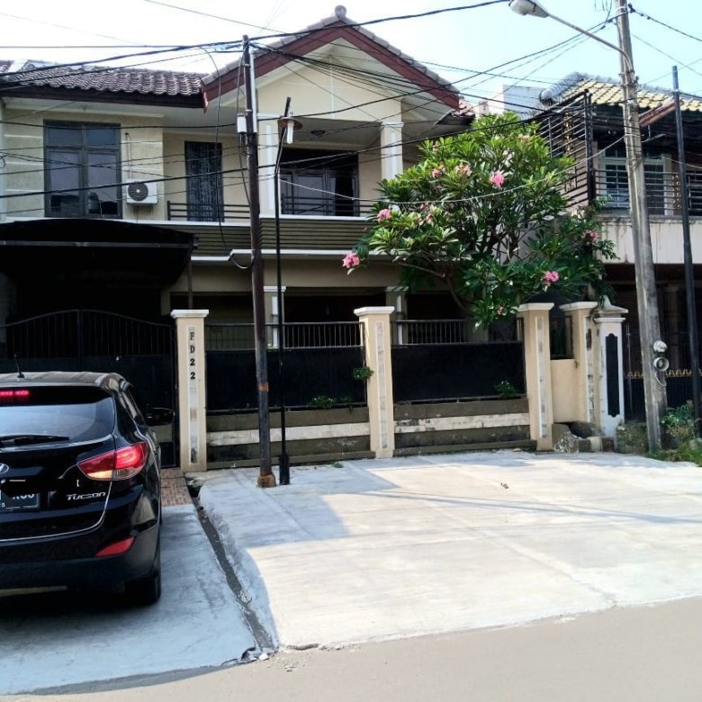 Rumah 2 ,5 Lantai Di Cluster Harapan Indah Bekasi Barat (Semi Furnish)