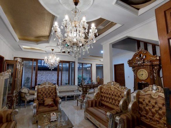Rumah 2,5 Lantai (Full Furnish) Taman Heliconia Kota Harapan indah Bekasi