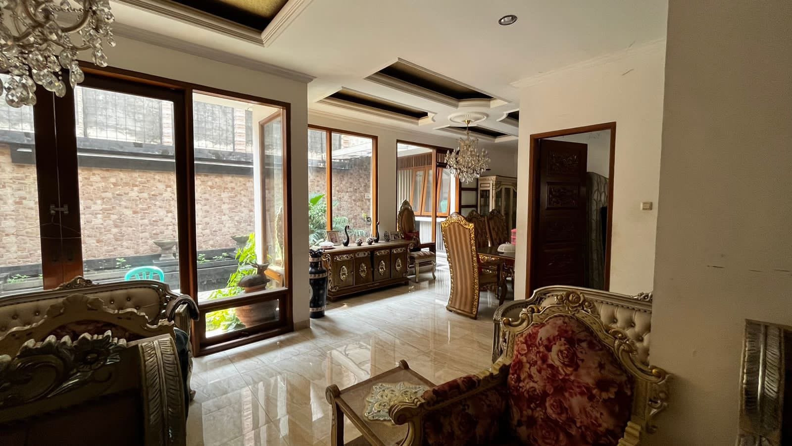 Rumah 2,5 Lantai (Full Furnish) Taman Heliconia Kota Harapan indah Bekasi