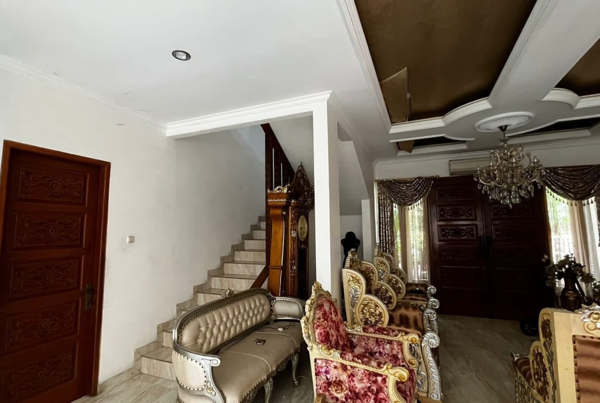 Rumah 2,5 Lantai (Full Furnish) Taman Heliconia Kota Harapan indah Bekasi