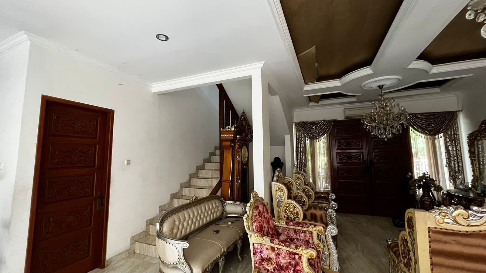 Rumah 2,5 Lantai (Full Furnish) Taman Heliconia Kota Harapan indah Bekasi