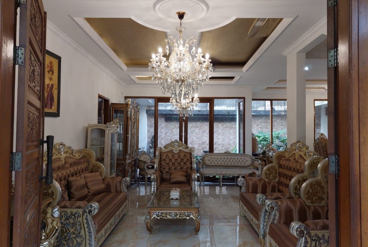 Rumah 2,5 Lantai (Full Furnish) Taman Heliconia Kota Harapan indah Bekasi