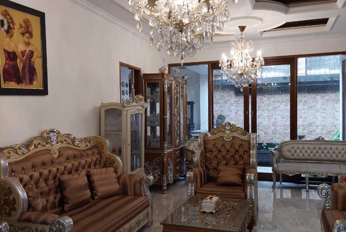 Rumah 2,5 Lantai (Full Furnish) Taman Heliconia Kota Harapan indah Bekasi