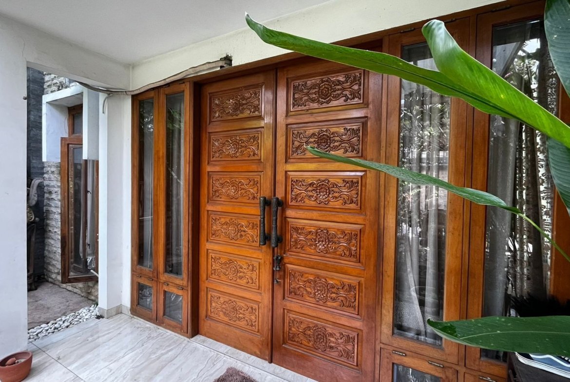 Rumah 2,5 Lantai (Full Furnish) Taman Heliconia Kota Harapan indah Bekasi
