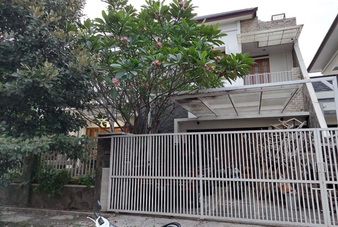 Rumah 2,5 Lantai (Full Furnish) Taman Heliconia Kota Harapan indah Bekasi