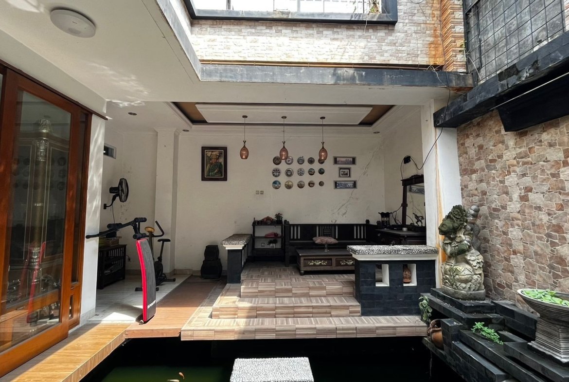 Rumah 2,5 Lantai (Full Furnish) Taman Heliconia Kota Harapan indah Bekasi