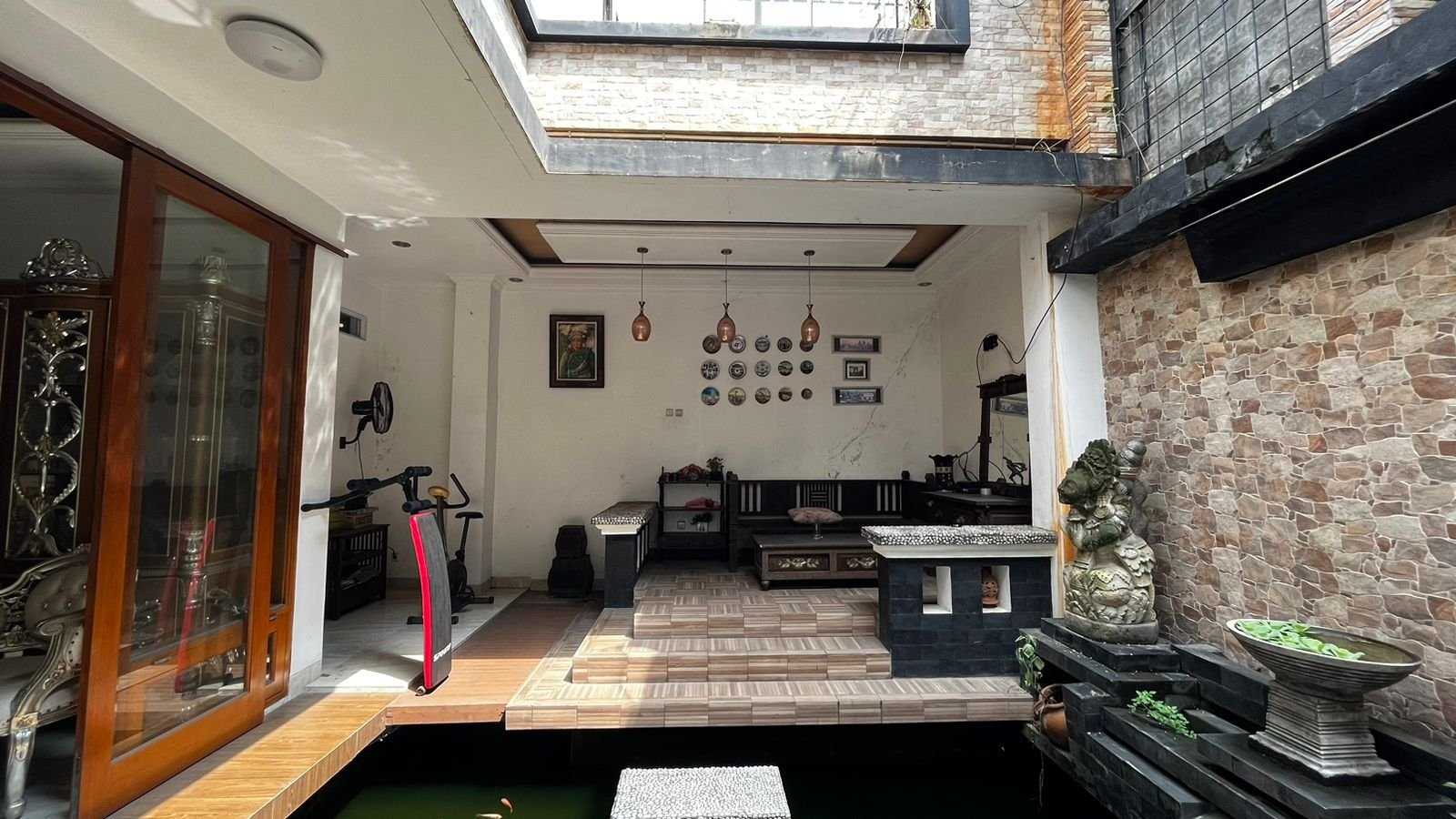 Rumah 2,5 Lantai (Full Furnish) Taman Heliconia Kota Harapan indah Bekasi