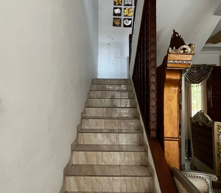 Rumah 2,5 Lantai (Full Furnish) Taman Heliconia Kota Harapan indah Bekasi