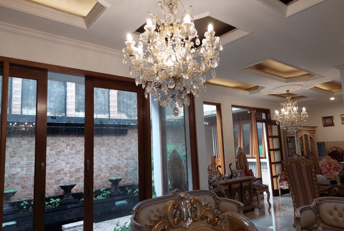 Rumah 2,5 Lantai (Full Furnish) Taman Heliconia Kota Harapan indah Bekasi